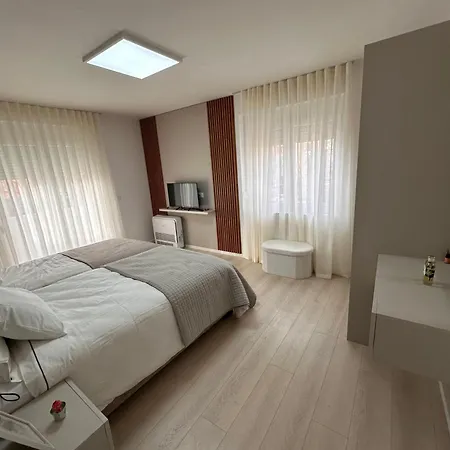 Cosy Staycation דירה טיראנה